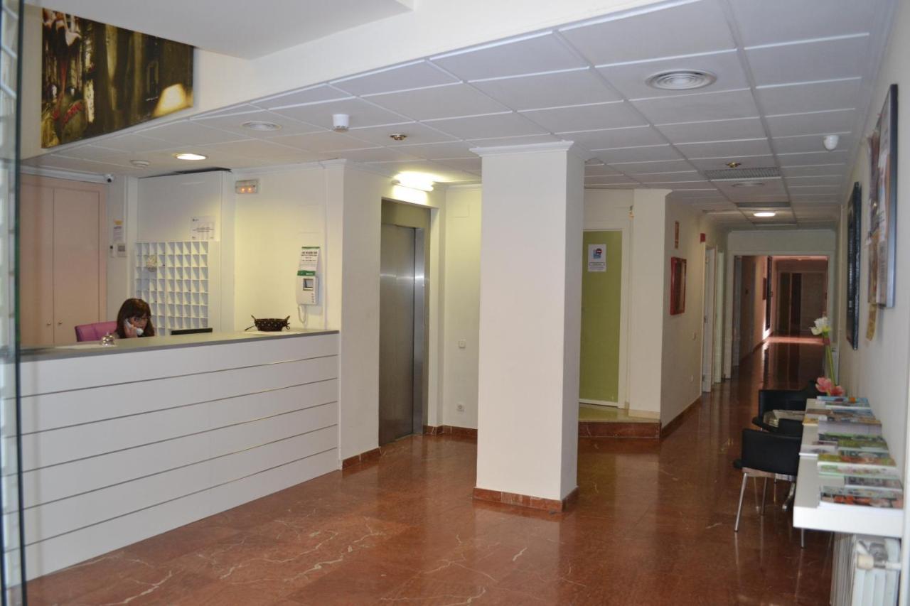 Residencia Universitaria Tagaste Барселона Экстерьер фото