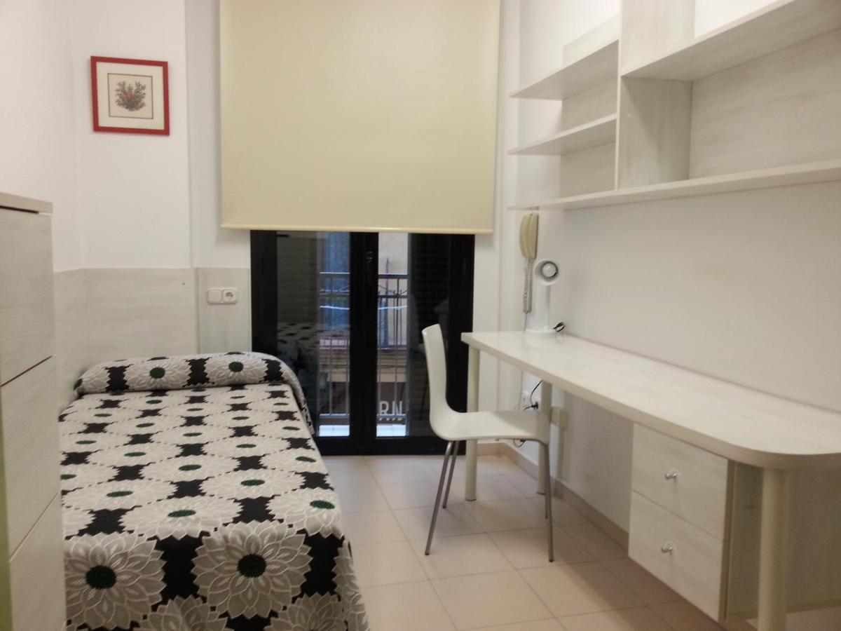 Residencia Universitaria Tagaste Барселона Номер фото